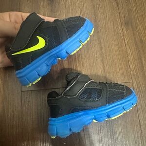 Toddler Nike athletic shoe, 2C, black and blue